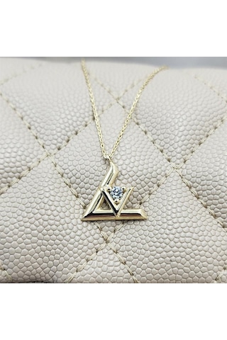 0 20 Karat Pırlanta Möntürü Signity Swarovski Taşlı V Tasarım Modern 925 Ayar Gümüş Kolye 43 Cm