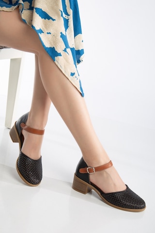 Analin Shoes Kadın Hakiki Deri Burnu Kapalı Delikli Sandalet Siyah