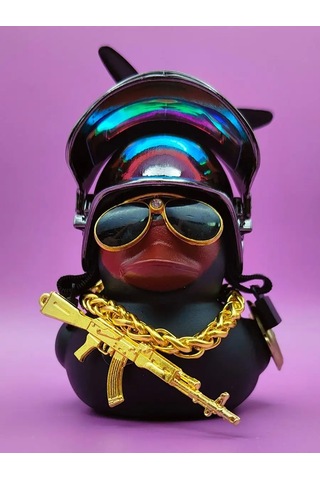 Market Alls Aracın İçinde Kasklı Ve Gözlükleri Olan Ördek 151718971