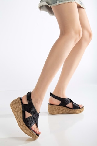 Analin Shoes Kadın Hakiki Deri Çapraz Bantlı Cırtlı Sandalet Siyah