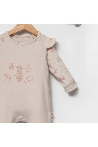 By Bubbles Sevimli Oyuncak Yandan Çıtçıt Açmalı Kız Bebek Tulum Bej