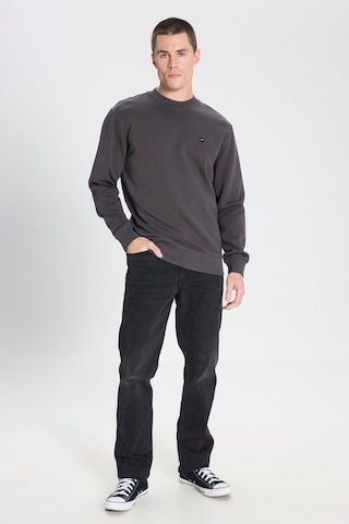Wrangler Regular Fit Normal Kesim Bisiklet Yaka Soluk Siyah Sweatshirt W24272633W Füme
