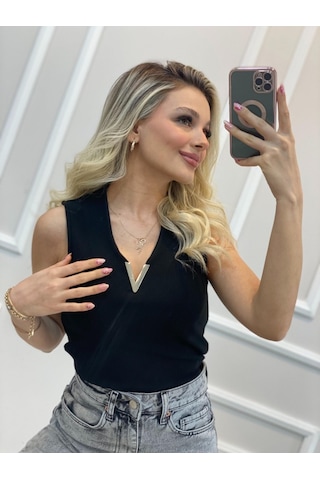 Açelya Siyah Aksesuarlı Kolsuz Model Ottoman Kumaş Bluz
