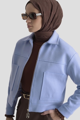Armine Trend Boydan Fermuarlı Cep Detaylı Kısa Ceket Mavi 25kt517