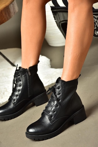 Fox Shoes R555054103 Siyah Hakiki Deri Alçak Tabanlı Kadın Postal Bot Siyah