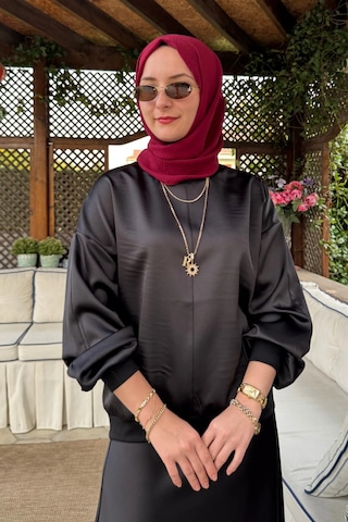 Rabia Şamlı Saten Etekli Takım Siyah Normal