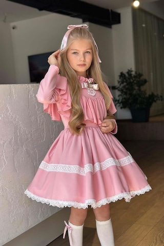 Riccotarz Kız Çocuk Göğsü Ve Yakası Fırfırlı Eteği Pliseli Dantel Şerit Detaylı Pudra Elbise Pudra