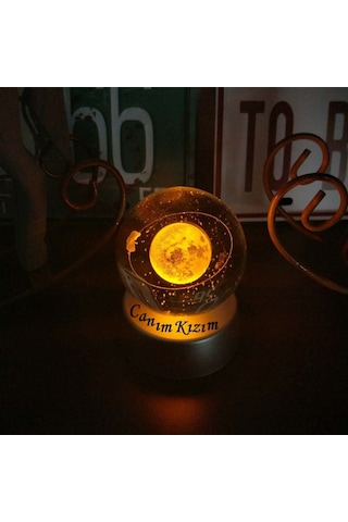 Kişiye Özel Satürnlü Kız Işıklı 6 Cm Çapında Cam Kristal Küre