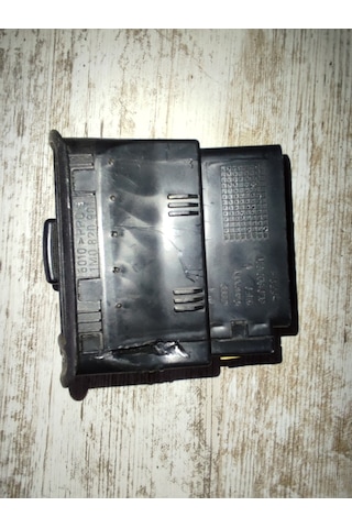Seat Leon  Toledo Ön panel havalandırma nozulu ızgarası/8L0820901