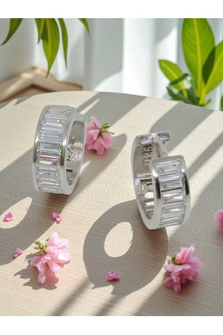 925 Ayar Gümüş Baget Taşlı Halka Küpe Işıltılı Ve Şık Tasarım Gümüş