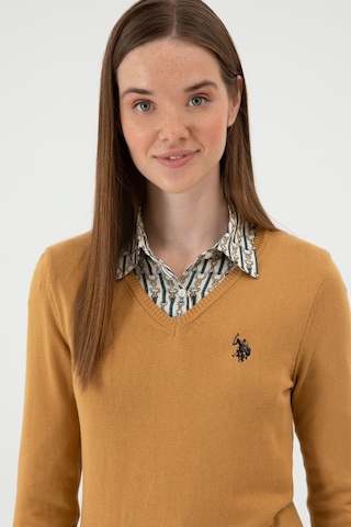 U.S. Polo Assn. Kadın Camel V Yaka Basic Kazak 50313590-VR015