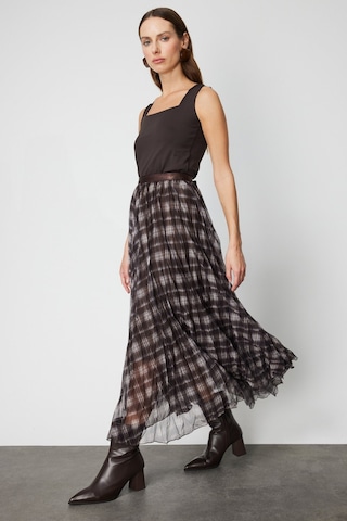 On Kadın Ekoseli Pileli Maxi Boy Etek 60214 Kahverengi Kahverengi