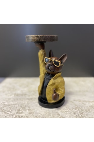 Tepsili Servis Yapan Buldog Köpek