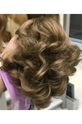 Kelebek Tokalı Dalgalı Model Hazır Topuz Saç Açık Kumral
