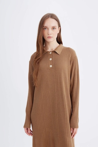 DeFacto Regular Fit Polo Yaka Basic Düz Maxi Triko Elbise D5434AX24WNBG632 Bej