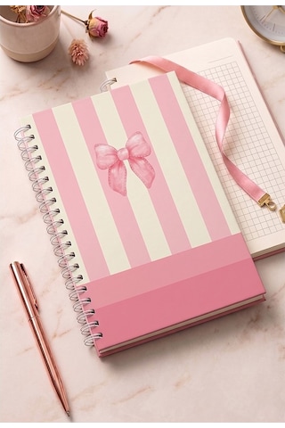 Kurdele Desenli Pembe Sert Kapak Spiralli Kareli Defter 17x24cm 120 Yaprak 1 Adet Not Defteri Okul Büro Ofis Defteri