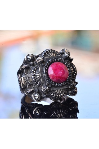 Erkekler İçin Lüks 925 Ayar Gümüş Yüzük - Yakut Taşlı - Zarif Ve Görkemli Tasarım Gümüş