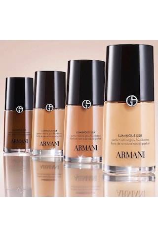 Armani Luminous Silk Fondöten 4.1 Işıltılı Doğal Bitişli