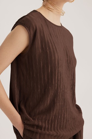 Kahverengi Yuvarlak Yaka Kolsuz Pliseli Bluz Desenli