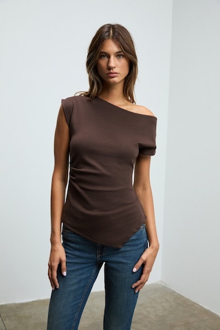 Grimelange REHINGA Kadın Asimetrik Yaka Regular Kısa Kol Kahverengi Bluz