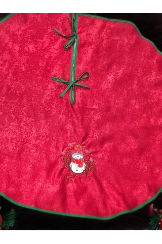 Kırmızı Kadife Kumaş Kardan Adam Nakışlı Çam Ağacı Örtüsü 95 Cm