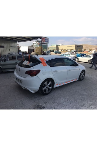 Opel Astra J Yan Marşpiyel Takımı Hb & Sedan