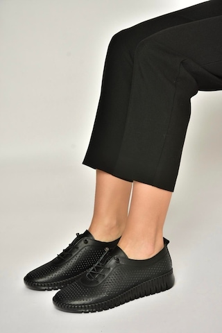 Fox Shoes Y555705103 Siyah Hakiki Deri Comfort Ortopedik Taban Kadın Ayakkabı Siyah