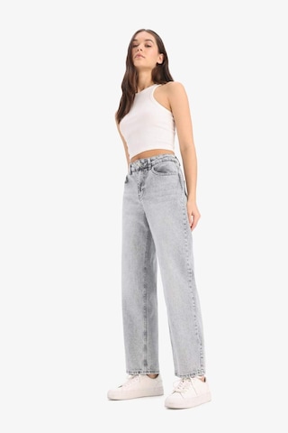 DeFacto Straight Fit Yüksek Bel Kısa Paça Jean Yıkamalı Pantolon E8013AX25SMNM55
