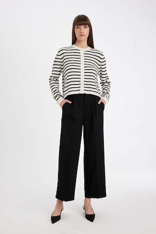 Defacto Regular Fit Bisiklet Yaka Çizgili Düğmeli Triko Hırka C9051AX24WNER105 Ekru