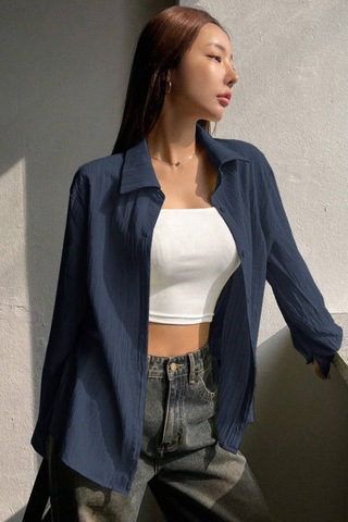 Tarz Cool Kadın Oversize Geniş Kesim Bürümcük Pens Detaylı Uzun Kollu Dokulu Gömlek Lacivert