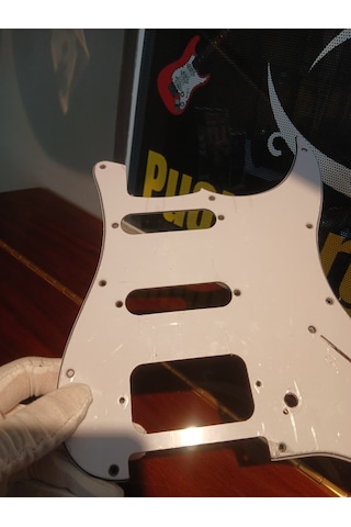 Elektro Gitar Pickguard Beyaz 11 Delik H/s/s Konfigürasyon 4-ply Tortoise Shell Strat Pickguard