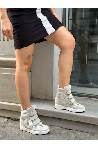 Erva'nın Butiği Gri Süet İsabe Gizli Topuk Dolgu Topuk 7 Cm Boy Uzatan Sneakers-6413