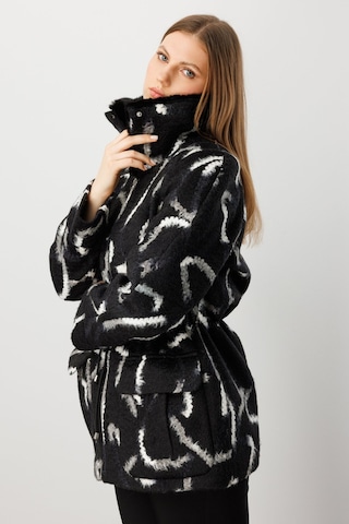 Ekol Kadın Büyük Beden Kapak Cepli Desenli Kaban 6301 Siyah Siyah