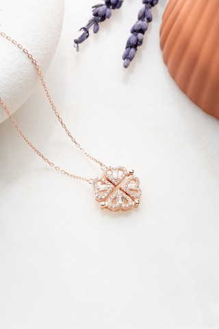 Nereze 925 Ayar Gümüş Işıklı Kutulu Mıknatıslı Açılır Kapanır Rose Yonca Kolye