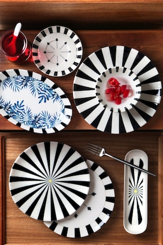 Kitchen Life 32 Parça 6 Kişilik Majesty Porselen Kahvaltı Takımı Bone China Beyaz - Siyah