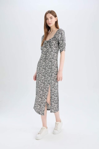 DeFacto Bodycon Vücudu Saran Kare Yaka Çiçek Desenli Bürümcük Yarım Kol Midi Elbise Z5262AZ25SPBK81