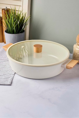 Cookwood Beige İndüksiyon Tabanlı Ahşap Kulplu Kapaklı Seramik Basık Tencere 28 Cm Bej Bej