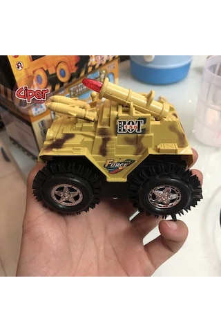 Takla Atan Savaş Tankı