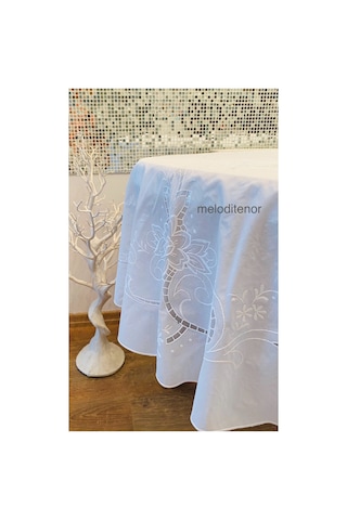 İşleme Dantel Görünümlü Dökümlü Kaymaz Yuvarlak Pvc Muşamba Masa Örtüsü 155x155 Cm Beyaz