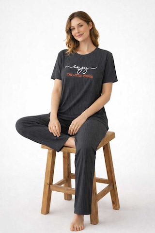 Kadın %100 Pamuk Pijama Takımı Raporlu Kumaş Rahat Kalıp Yazlık Ev Giyim Siyah