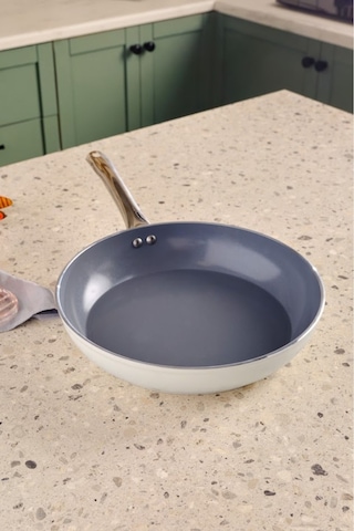 Karaca x Refika Swiss Crystal Creamy Metal Tava 30 Cm