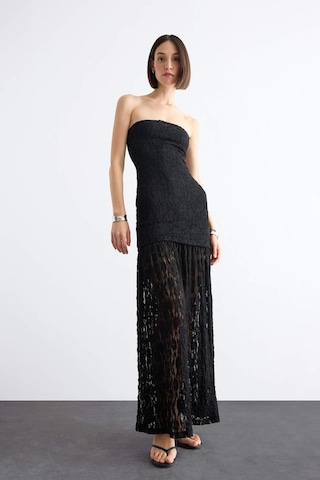 DeFacto Slim Fit Dar Kesim Vücudu Saran Dantel Straplez Siyah Maxi Elbise F8508AX25SMBK81