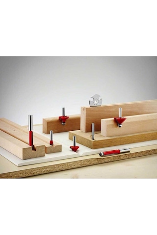 Bosch Expert Serisi Laminant İçin Çift Oluklu Sert Metal Altta Bilya Yataklı Freze Ucu 8 x 9.5 x 71.5 MM 2608629380