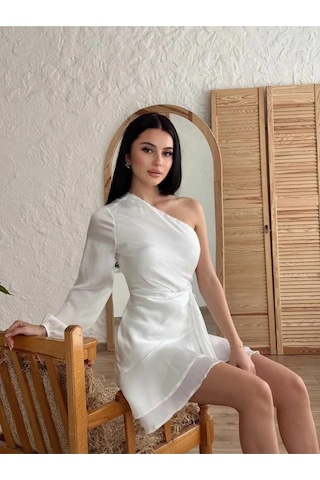 Fashion Cocktail Soft Saten Tek Omuz Tek Kol Asimetrik Katlı Dalgalı Mini Kokteyl Davet Gece Elbisesi Ekru