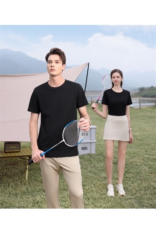 New Performance Premium Basic T-shirt %52,2 Polyester %37,1 Pamuk %3,2 Asetat Lifi %2,6 Dut İpeği %2,5 Keten %2,4 Spandeks Siyah