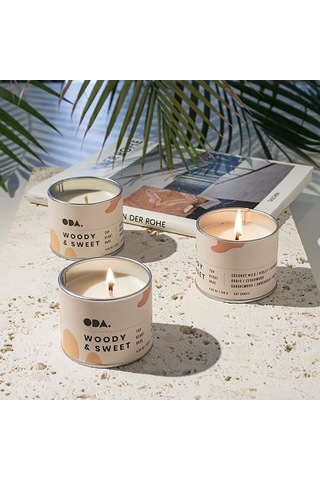 Woody & Sweet - Odunsu Ve Tatlı Kokulu Tasarım Dekoratif Desenli Soya Mumu I 140 Gr Renkli Siyah