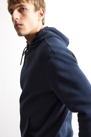 Defacto Regular Fit Kapüşonlu İçi Yumuşak Tüylü Kanguru Cepli Basic Sweatshirt X8283az26aunv146 Lacivert-nv146