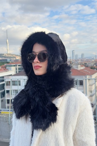 Mollycrush Peluş Boyun Bağlamalı Şapka Bere Suni Kürklü Siyah Özel Tasarım Atkılı Kadın Şapkası Siyah