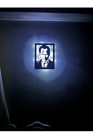 Led Işıklı Cumhuriyetin Kurucusu Atatürk Tasarımlı Ahşap Dekoratif Duvar Çerçevesi