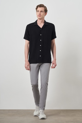 Morven Erkek Siyah Trend Keten Regular Fit Apaş Yaka Kısa Kol Gömlek 25ys004012001 Siyah Siyah